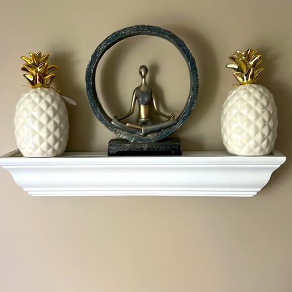 Hazel & Co. White and Gold Crown Ceramic Pineapple Figurine Decor - Picture 2 of 16